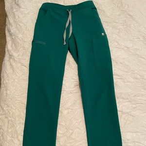FIGS Green Yola Tall Scrub Pants in size XXS